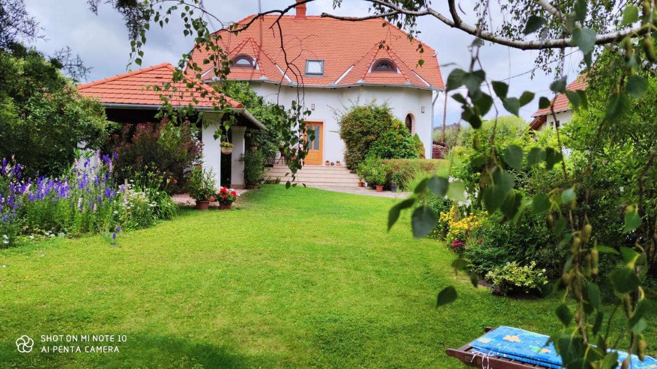 Frutta Villa Сержегтомай Екстер'єр фото